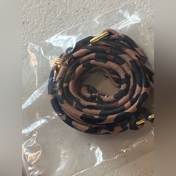 New Cheetah Swim Top
Medium (8-10)
Brown & Black
Adjustable Straps
Kona Sol - Picture 5 of 7